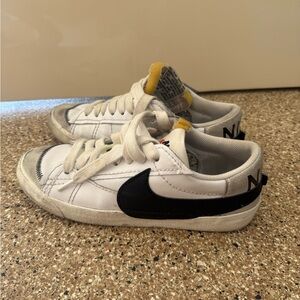 Nike Blazer low 77 jumbo swoosh mens size 9